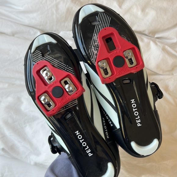 COPY - Peloton size 38 very light worn - Picture 2 of 3